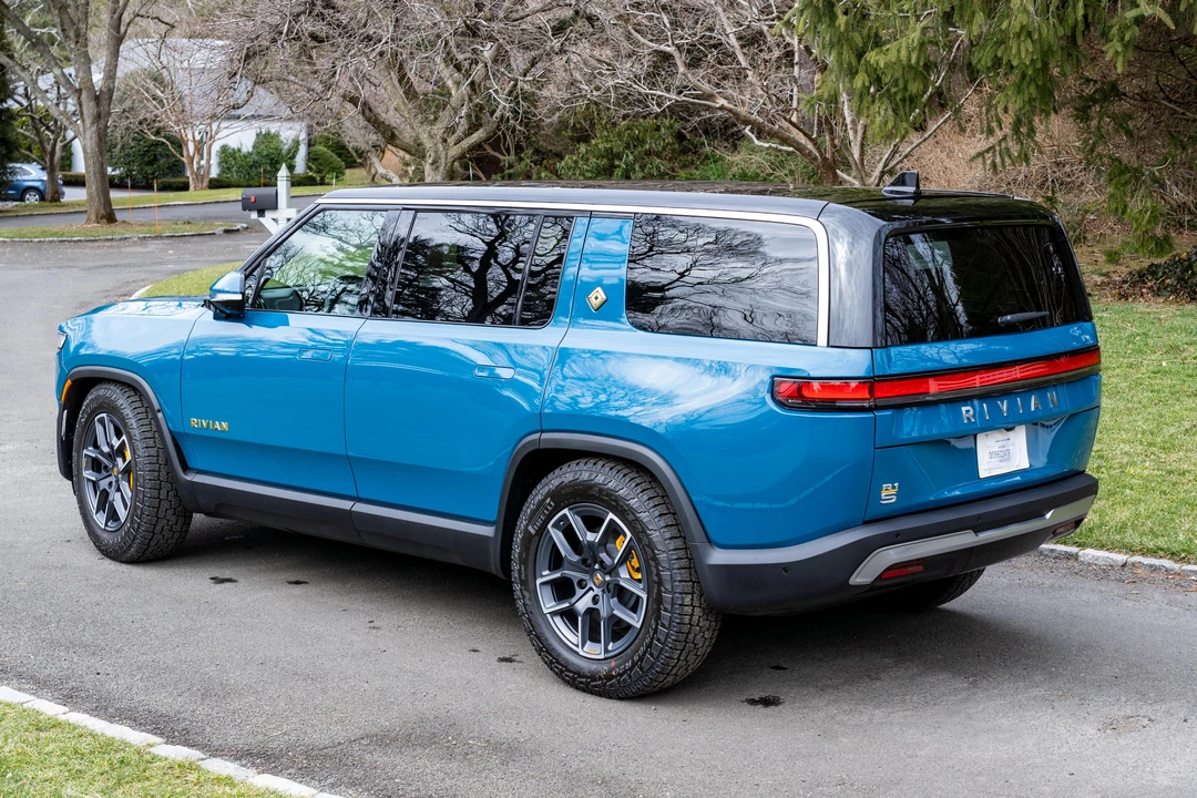 2022 Rivian R1S - Image 7 of 31
