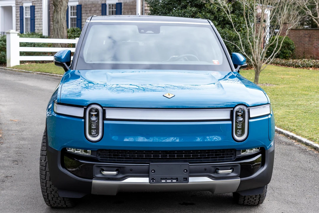 2022 Rivian R1S - Image 2 of 31
