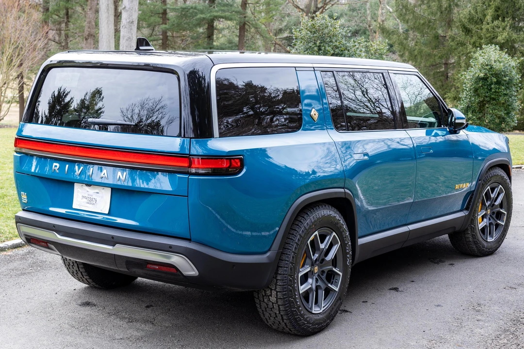 2022 Rivian R1S - Image 4 of 31