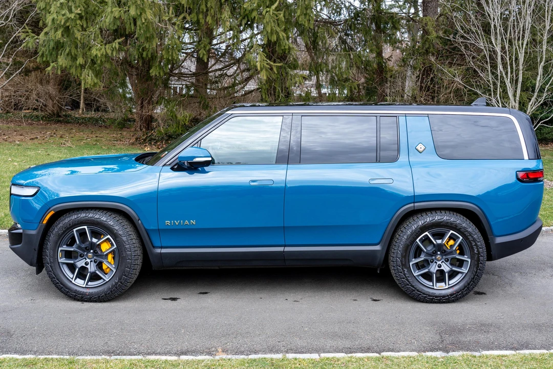 2022 Rivian R1S - Image 3 of 31