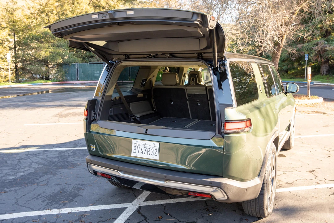 2022 Rivian R1S - Image 12 of 31