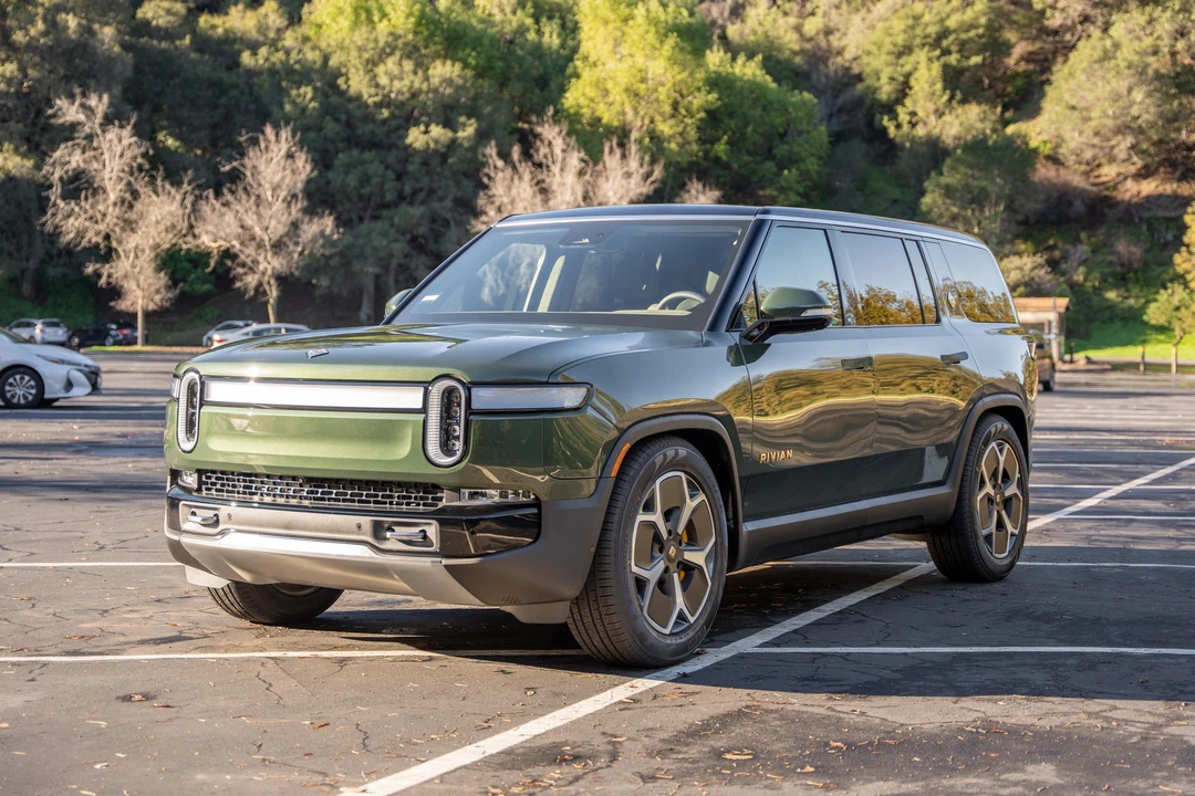 2022 Rivian R1S - Image 8 of 31