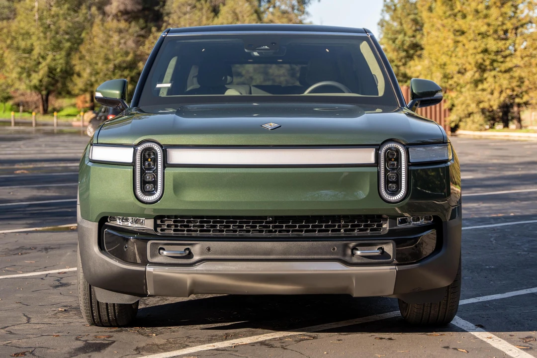 2022 Rivian R1S - Image 2 of 31
