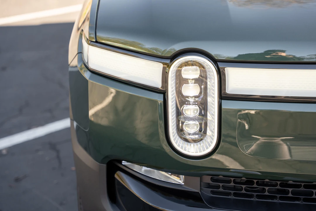 2022 Rivian R1S - Image 14 of 31