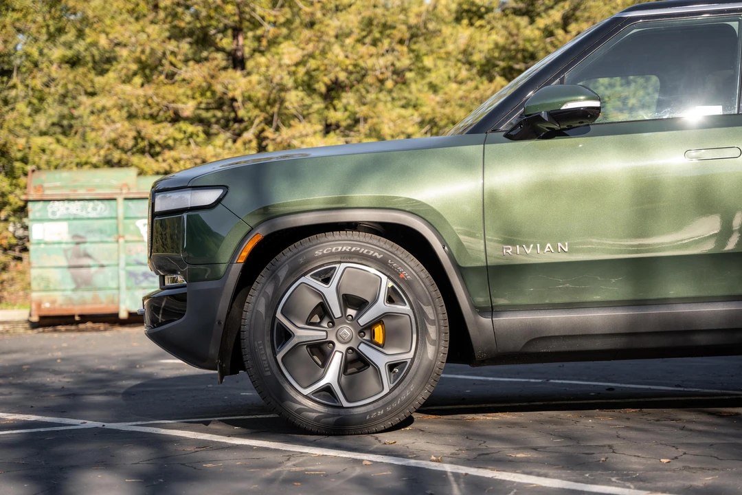 2022 Rivian R1S - Image 24 of 31