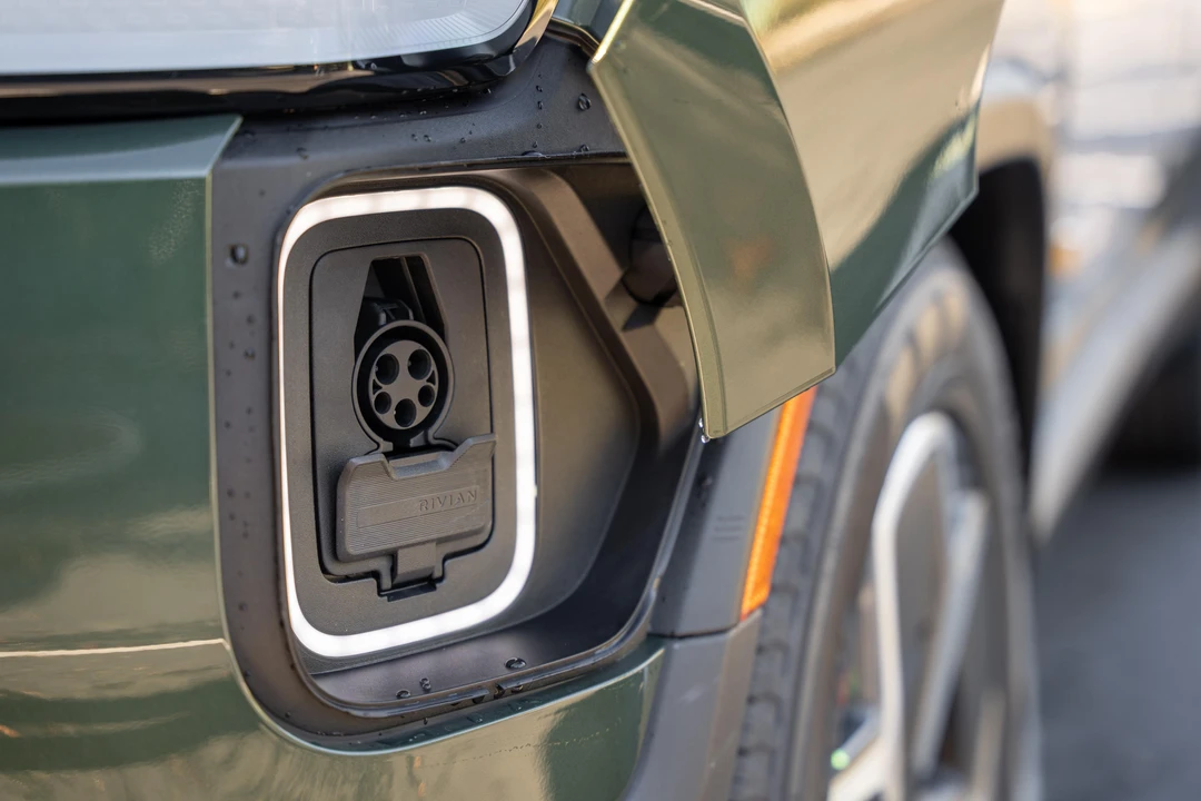 2022 Rivian R1S - Image 22 of 31