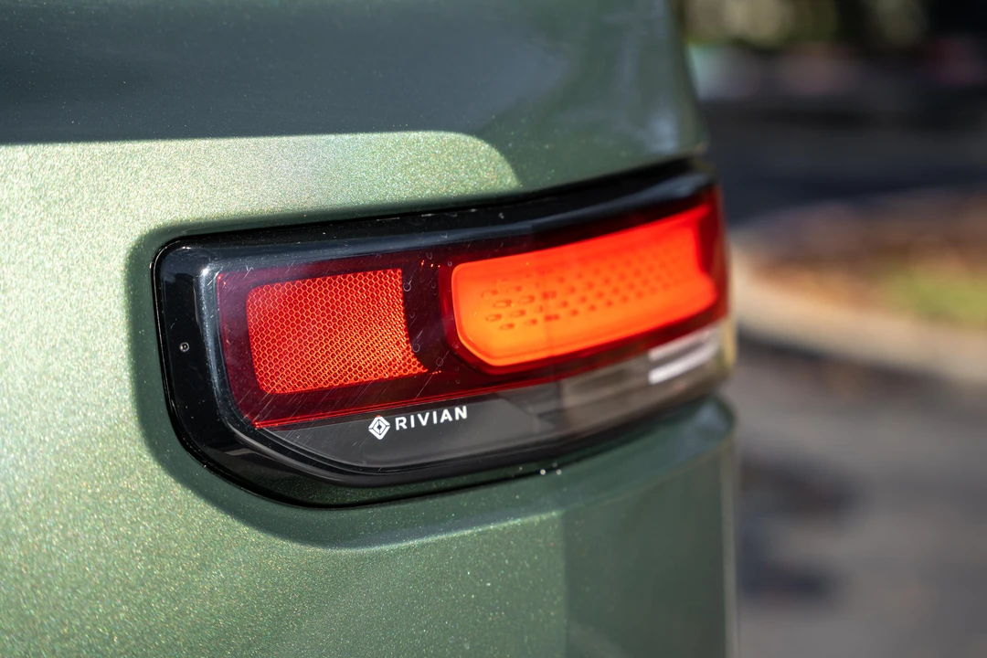 2022 Rivian R1S - Image 31 of 31