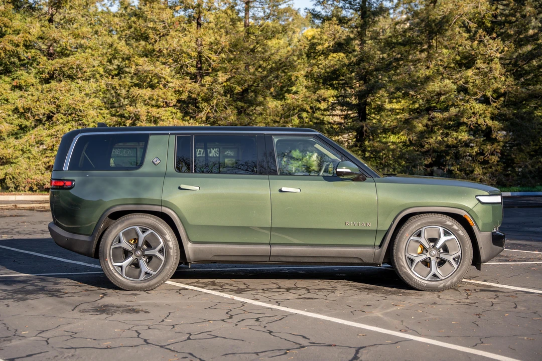 2022 Rivian R1S - Image 13 of 31