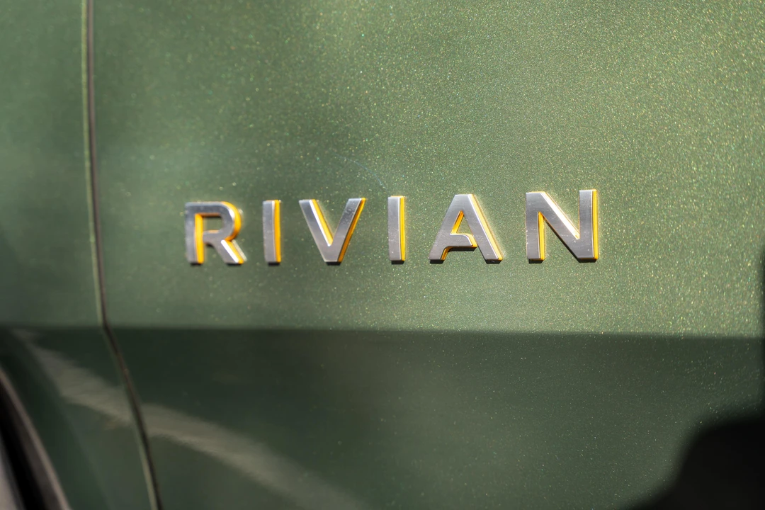 2022 Rivian R1S - Image 27 of 31