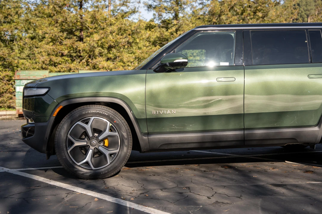 2022 Rivian R1S - Image 25 of 31