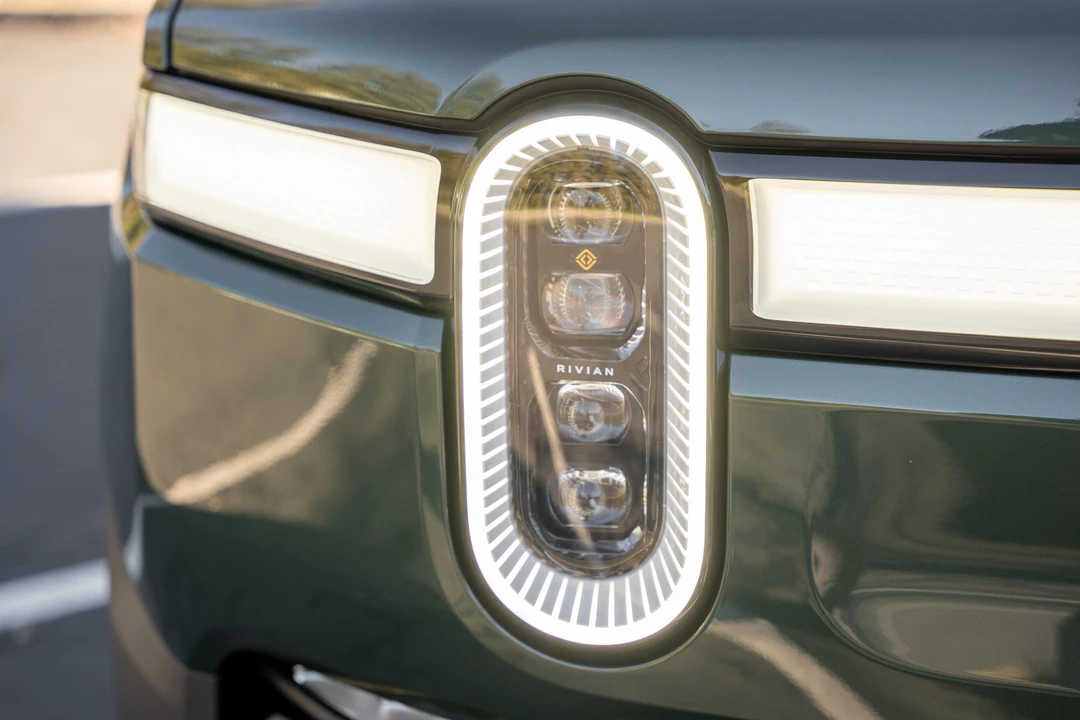 2022 Rivian R1S - Image 15 of 31