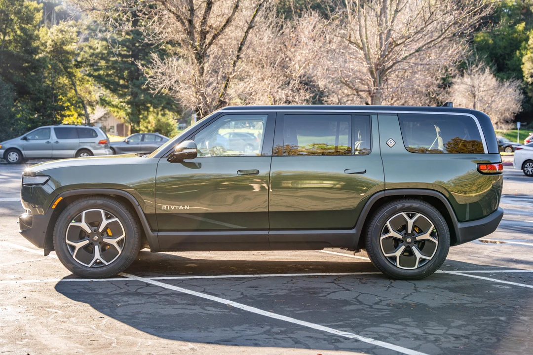 2022 Rivian R1S - Image 3 of 31