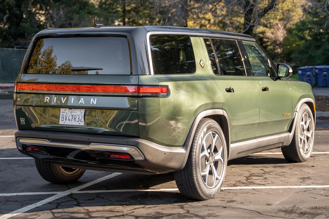 2022 Rivian R1S - Image 4 of 31