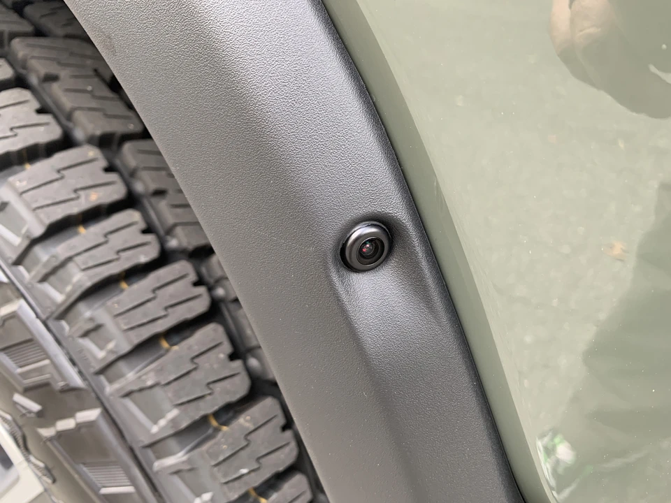 2022 Rivian R1S - Image 14 of 31