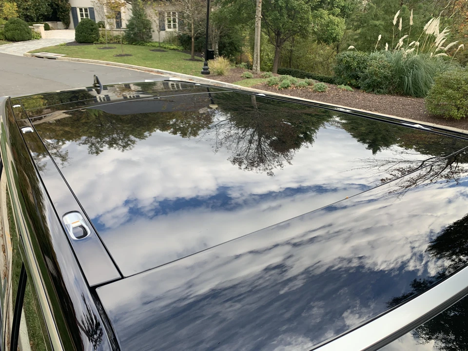 2022 Rivian R1S - Image 28 of 31
