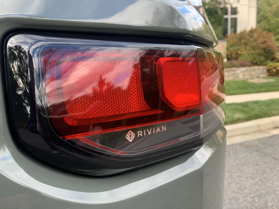 2022 Rivian R1S - Image 18 of 31