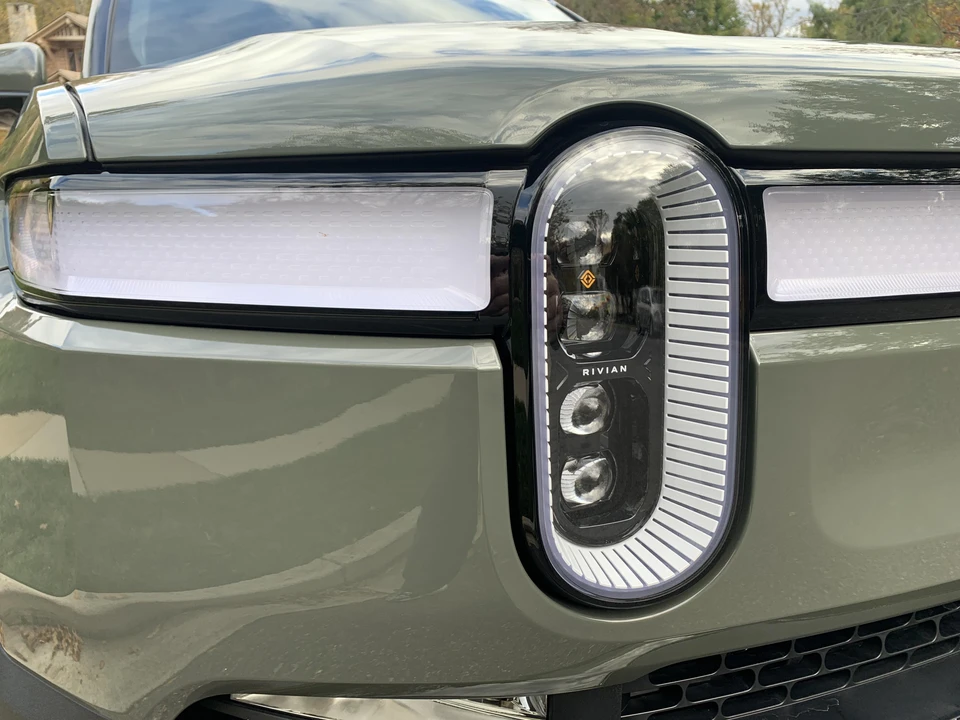 2022 Rivian R1S - Image 10 of 31