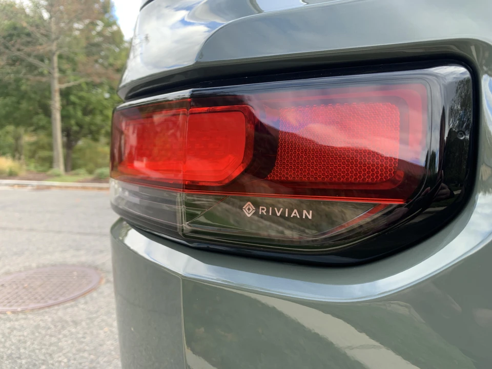 2022 Rivian R1S - Image 20 of 31