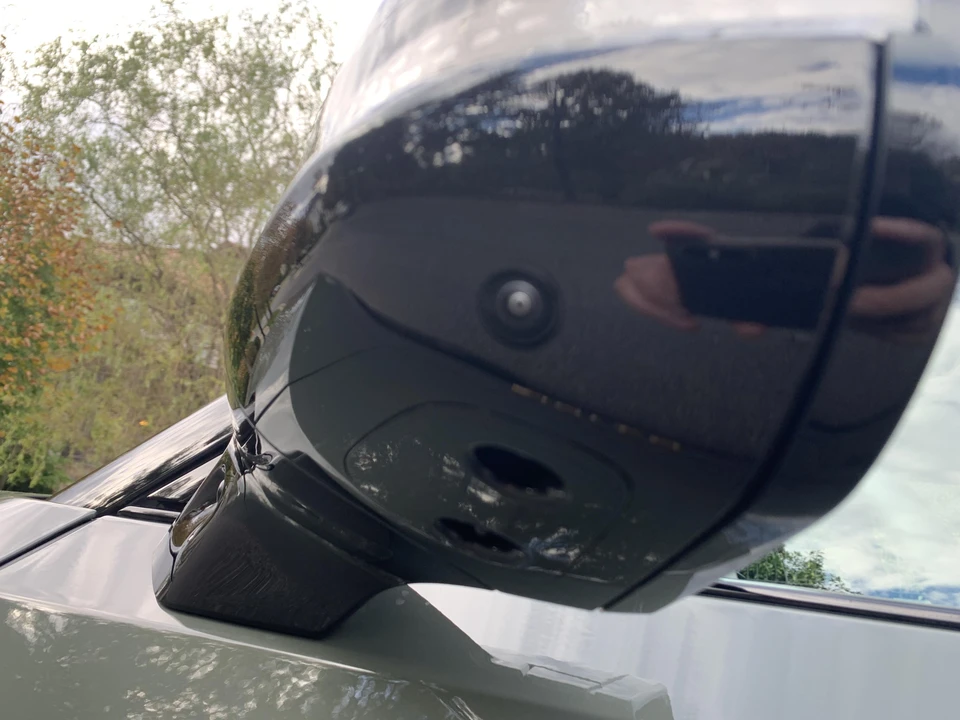 2022 Rivian R1S - Image 16 of 31