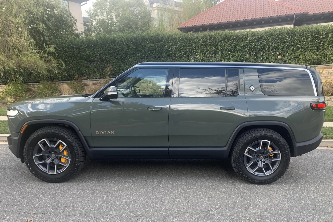 2022 Rivian R1S - Image 3 of 31