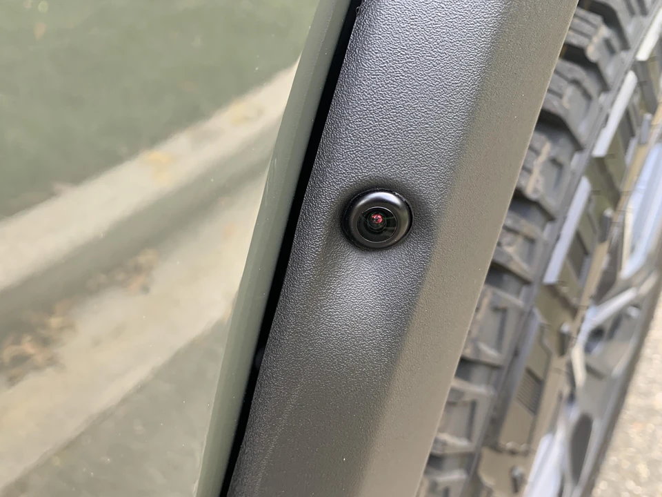 2022 Rivian R1S - Image 24 of 31