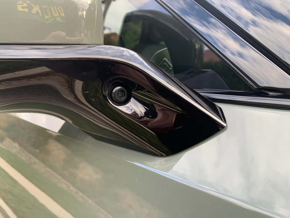 2022 Rivian R1S - Image 23 of 31