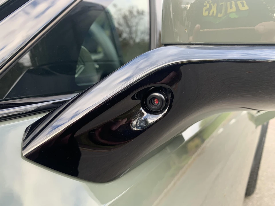 2022 Rivian R1S - Image 15 of 31