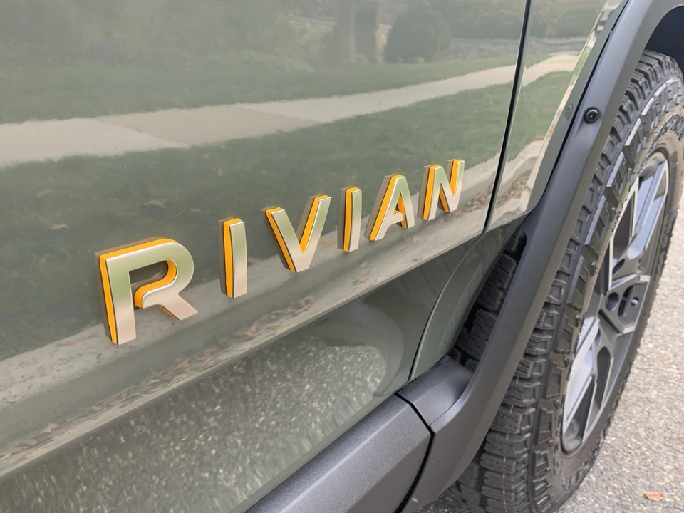 2022 Rivian R1S - Image 21 of 31