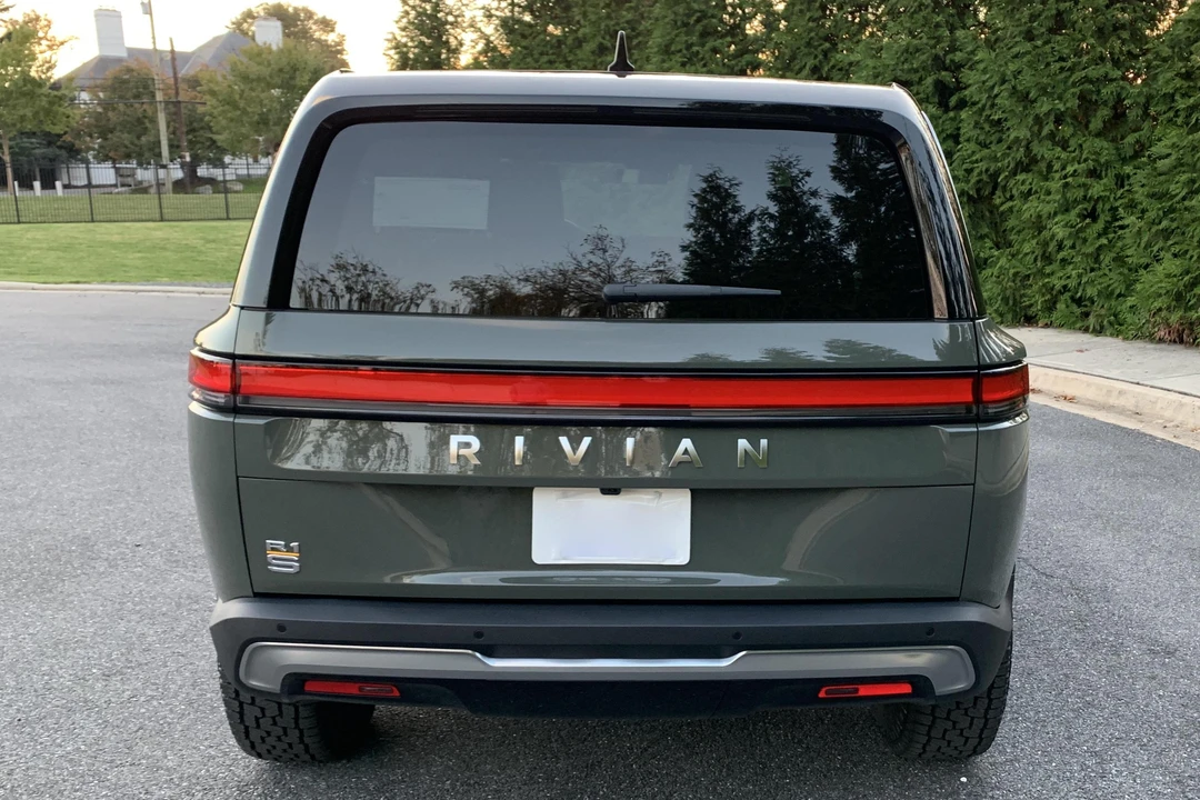 2022 Rivian R1S - Image 5 of 31