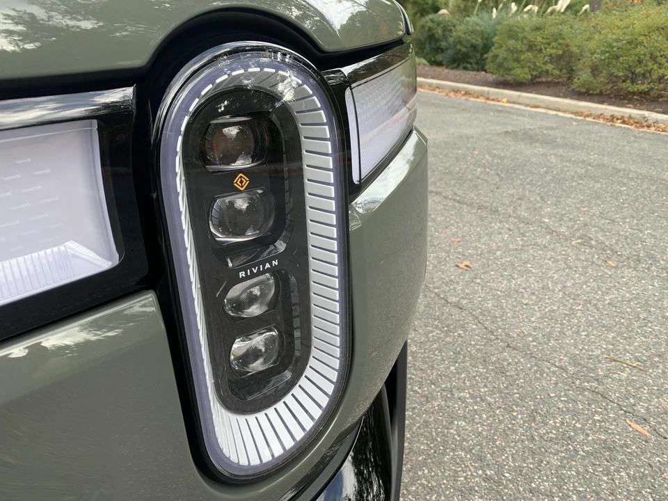 2022 Rivian R1S - Image 12 of 31