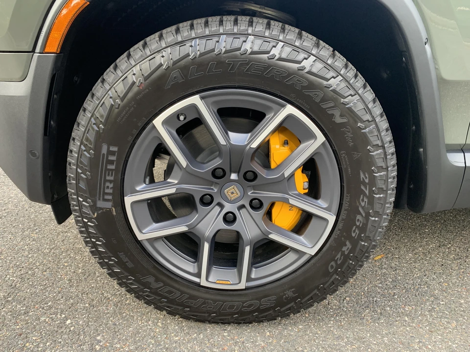 2022 Rivian R1S - Image 29 of 31