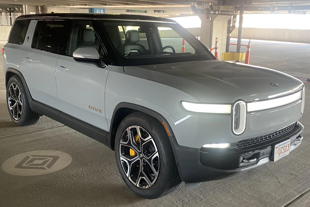 2022 Rivian R1S - Image 13 of 31