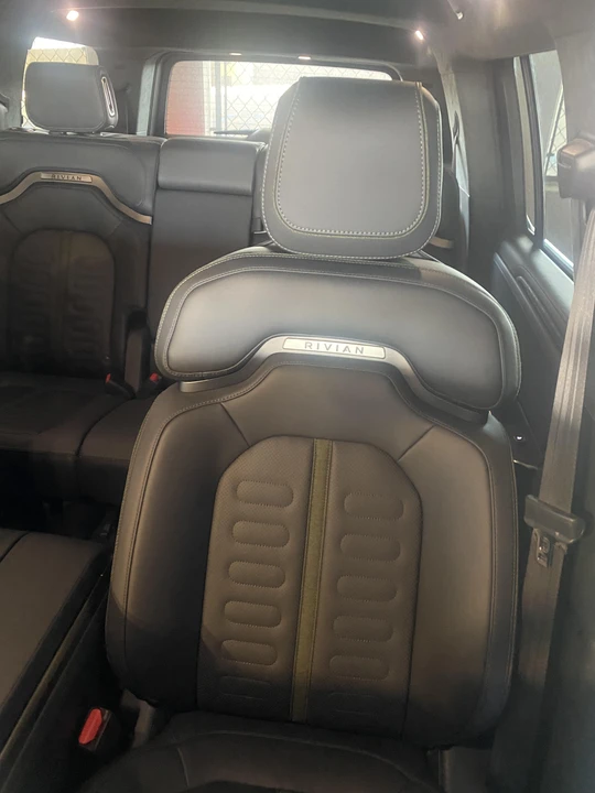 2022 Rivian R1S - Image 30 of 31