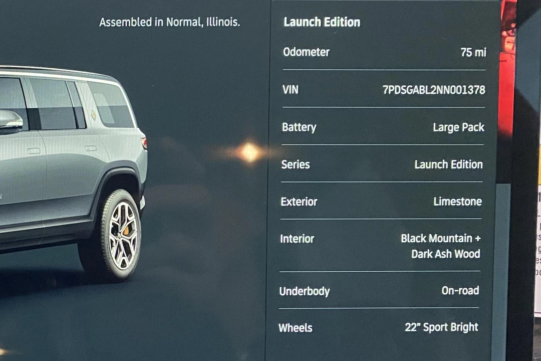 2022 Rivian R1S - Image 29 of 31
