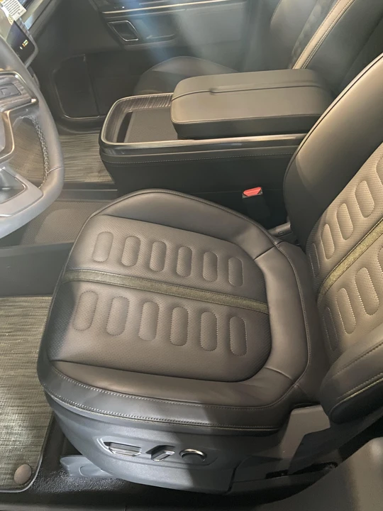 2022 Rivian R1S - Image 31 of 31