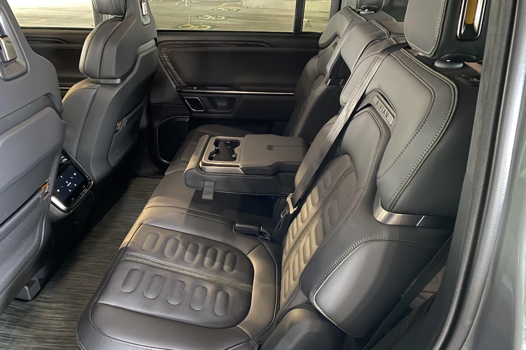 2022 Rivian R1S - Image 28 of 31