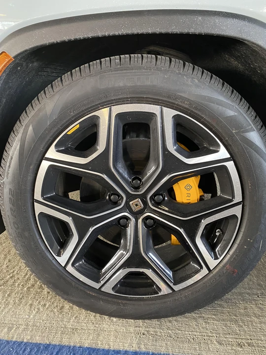 2022 Rivian R1S - Image 22 of 31