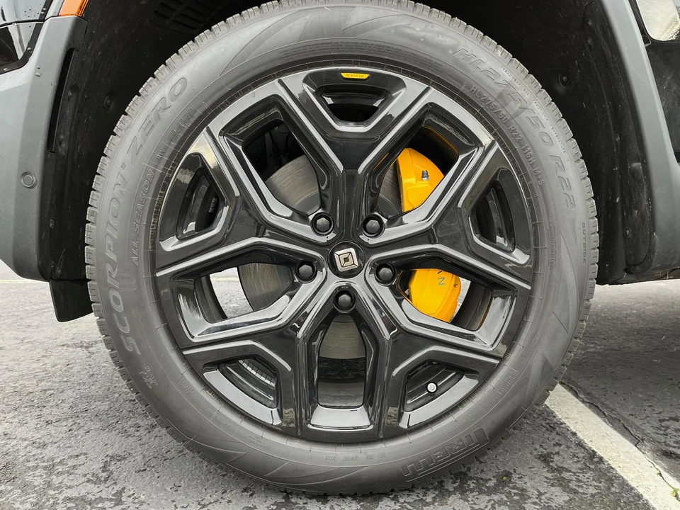 2022 Rivian R1S - Image 24 of 31