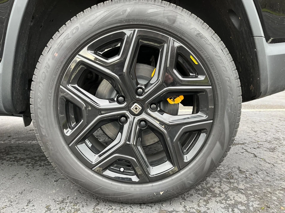 2022 Rivian R1S - Image 25 of 31