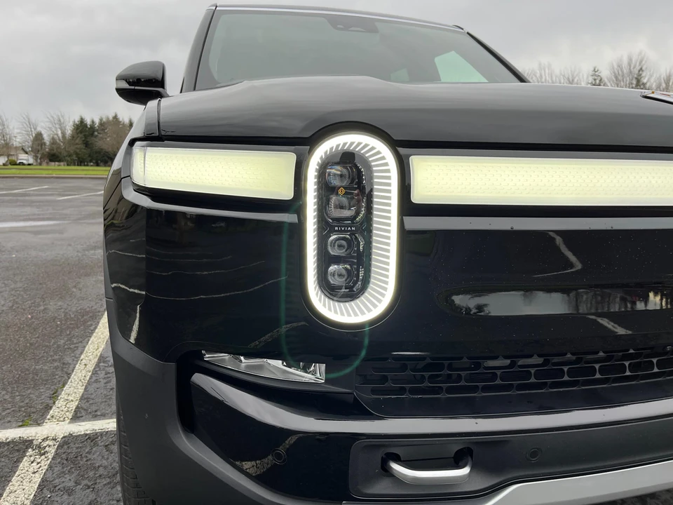 2022 Rivian R1S - Image 18 of 31