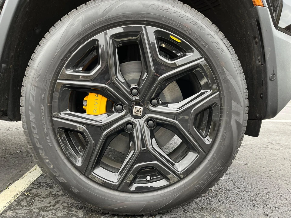 2022 Rivian R1S - Image 27 of 31