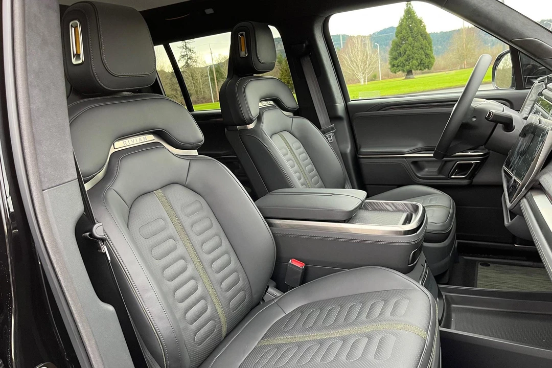 2022 Rivian R1S - Image 29 of 31