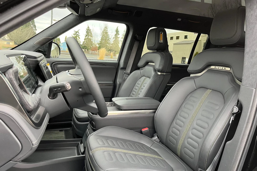 2022 Rivian R1S - Image 28 of 31