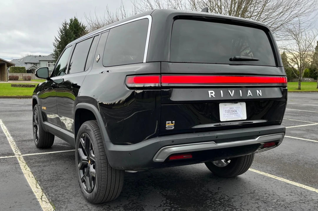 2022 Rivian R1S - Image 4 of 31
