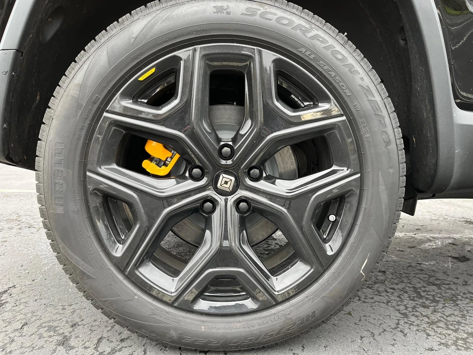 2022 Rivian R1S - Image 26 of 31