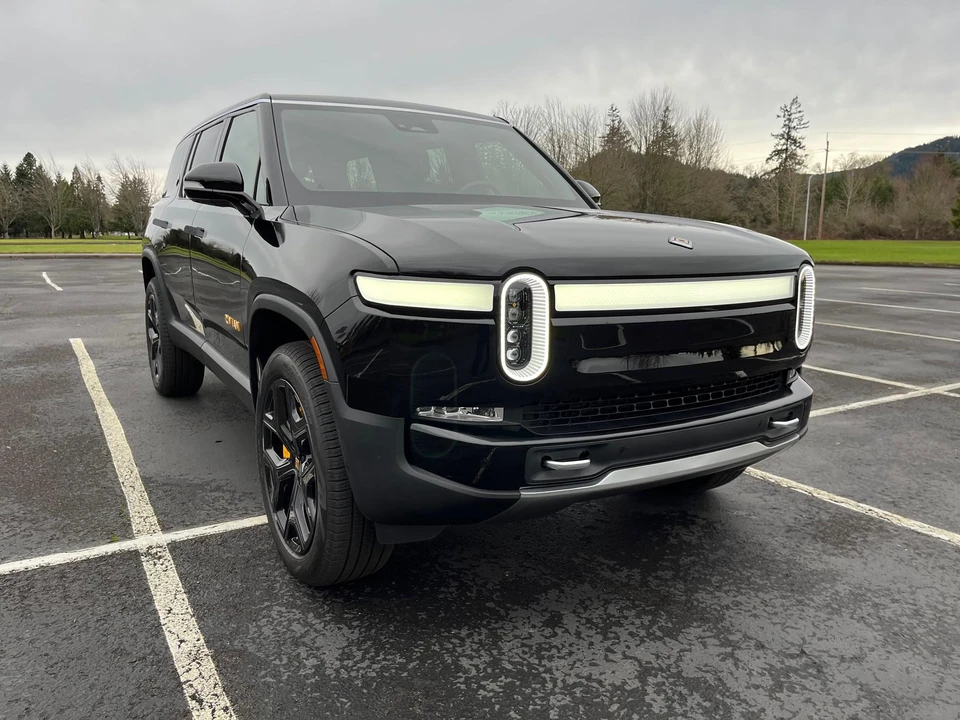 2022 Rivian R1S - Image 17 of 31