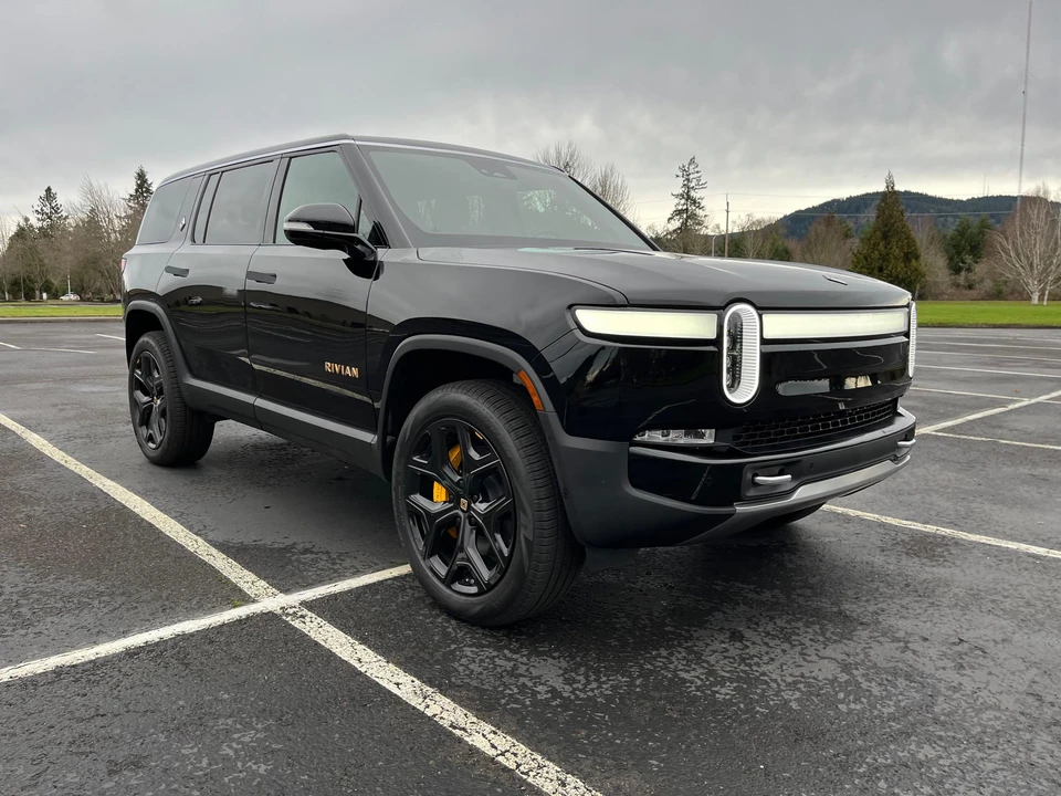 2022 Rivian R1S - Image 16 of 31