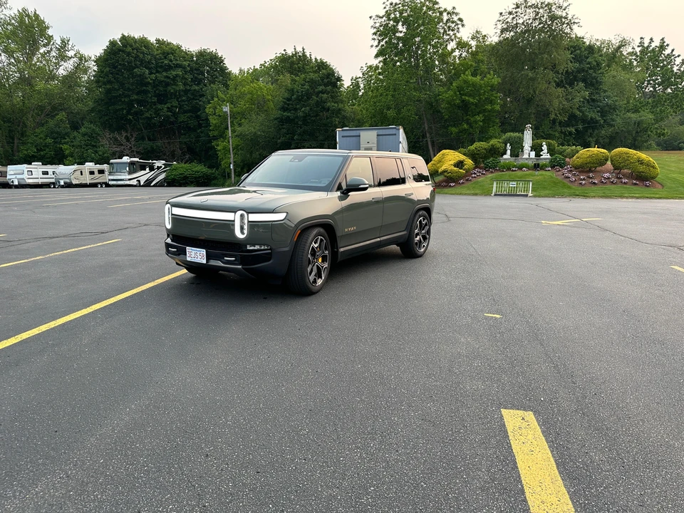 2022 Rivian R1S - Image 7 of 31