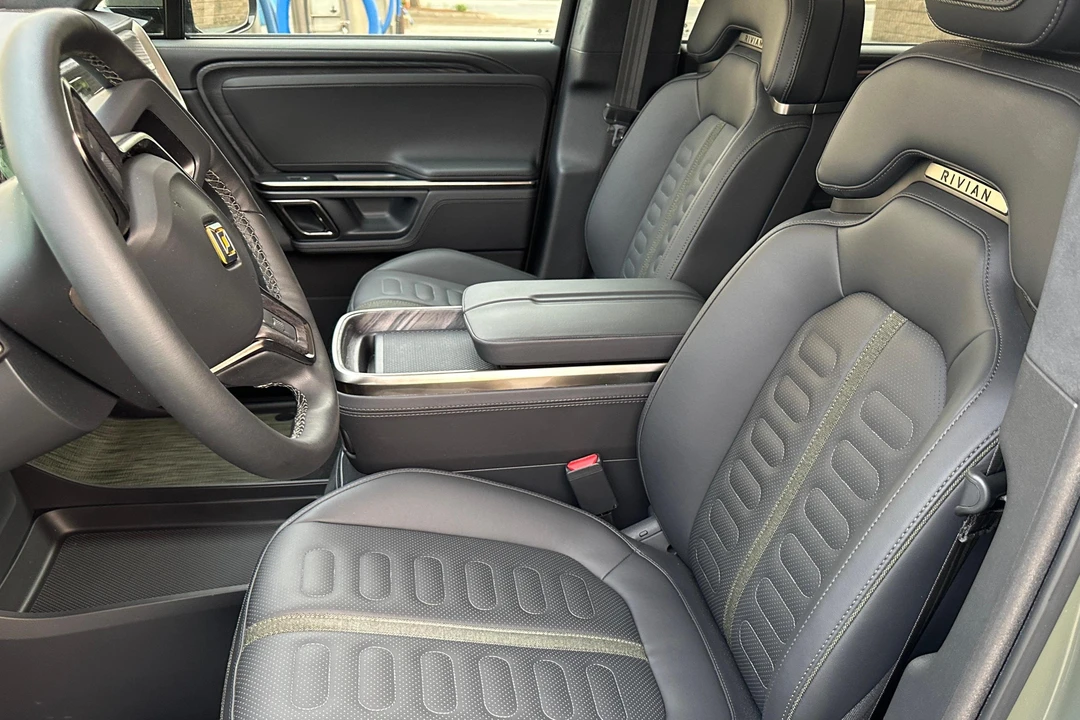 2022 Rivian R1S - Image 28 of 31