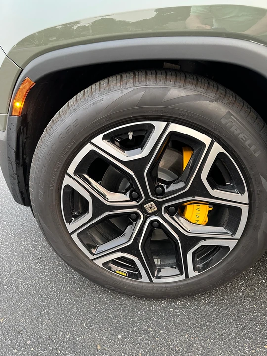 2022 Rivian R1S - Image 23 of 31